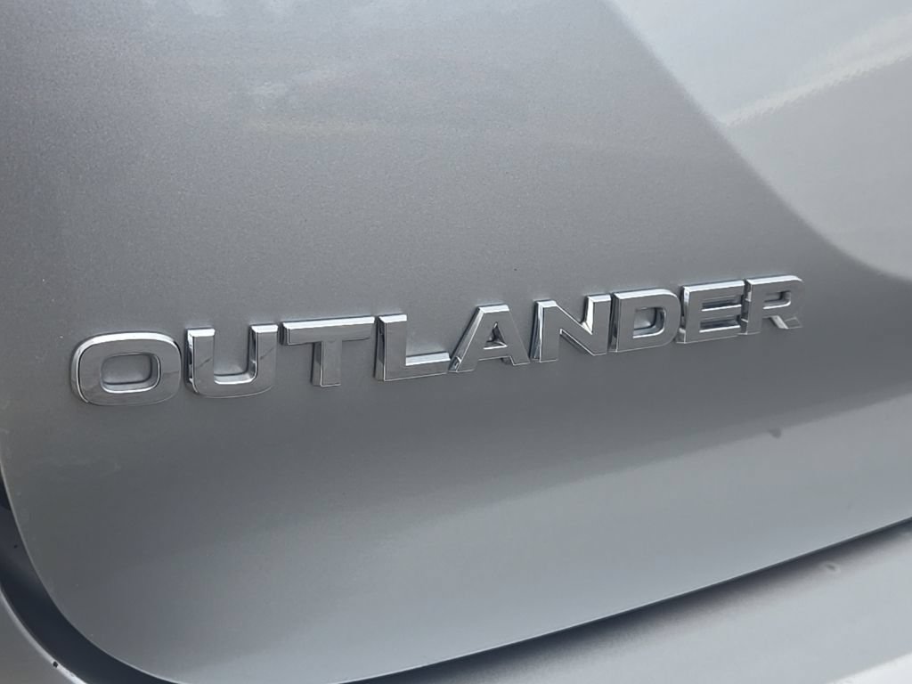 Used 2025 Mitsubishi Outlander SE FWD image 41