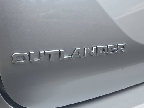 Used 2025 Mitsubishi Outlander SE FWD image 41