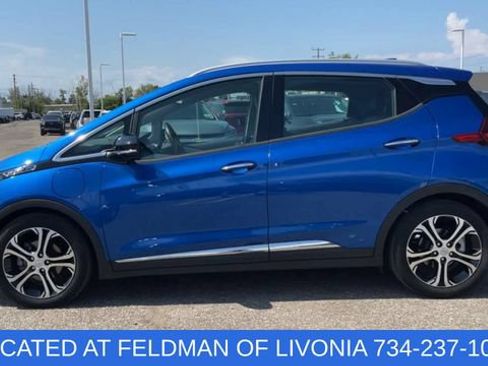 Used 2021 Chevrolet Bolt Premier w/ Infotainment Package FWD image 5