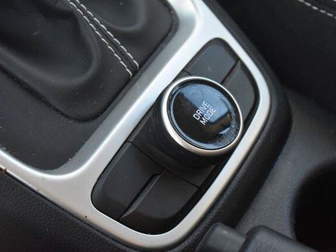 Used 2020 Hyundai Venue SEL FWD image 33