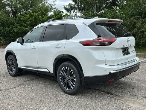 New 2025 Nissan Rogue Platinum image 8