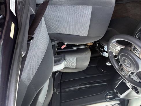 Used 2014 Jeep Patriot Latitude w/ All Weather Capability Group AWD/4WD image 20
