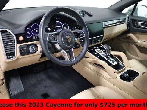 Certified 2023 Porsche Cayenne Platinum Edition image 4