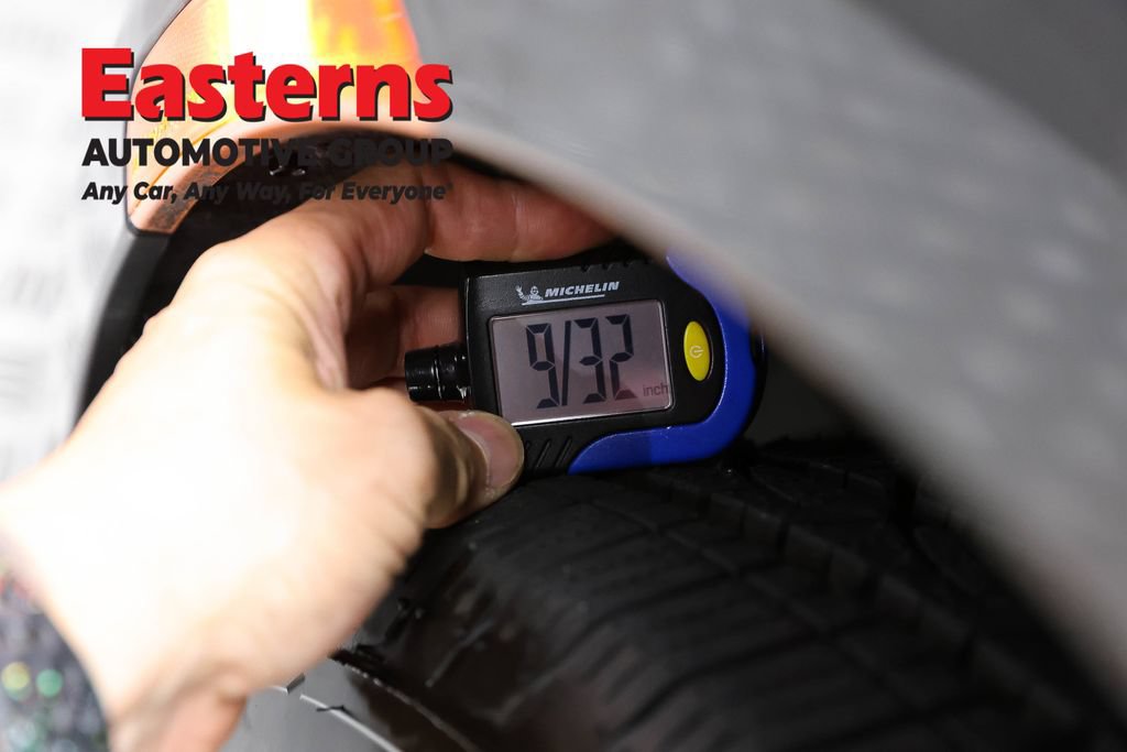 Used 2022 Chrysler Voyager LX FWD image 28