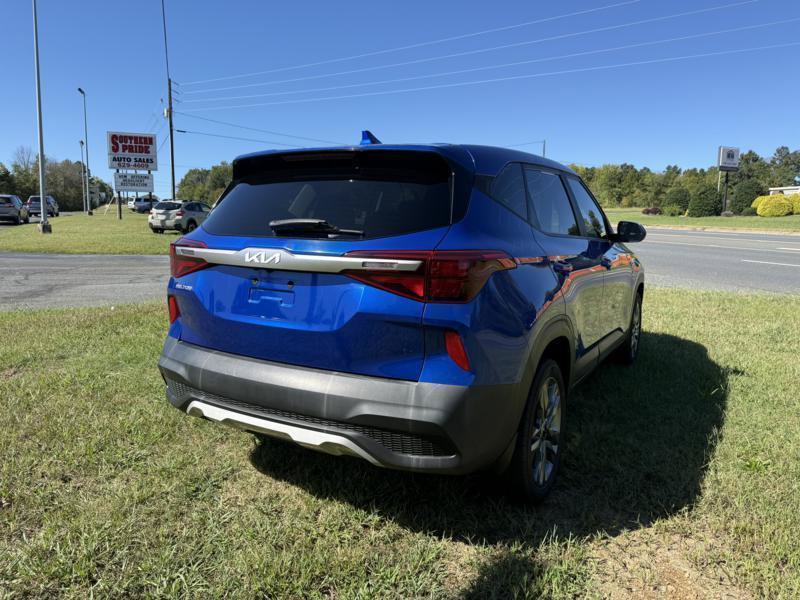 Used 2022 Kia Seltos LX AWD/4WD image 2