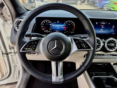 Used 2025 Mercedes-Benz GLB 250 image 30