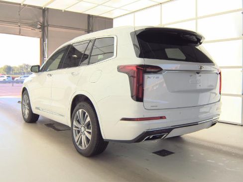 Used 2024 Cadillac XT6 Premium Luxury AWD/4WD image 2
