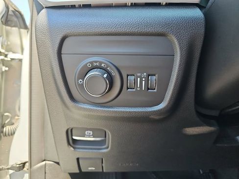 Used 2024 Jeep Grand Cherokee L Altitude image 24