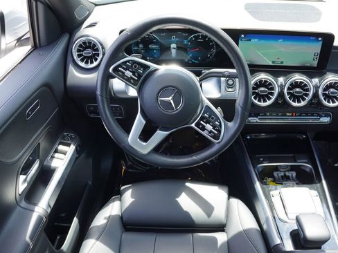 Used 2022 Mercedes-Benz GLB 250 4MATIC image 20