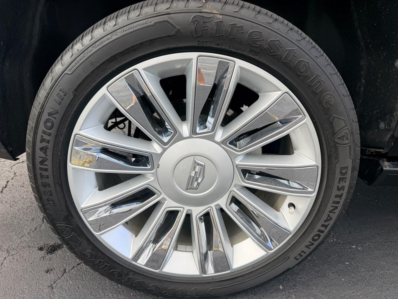 Used 2018 Cadillac Escalade Platinum AWD/4WD image 13