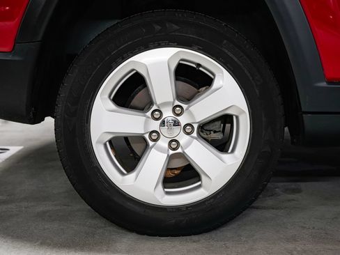 Used 2018 Jeep Compass Latitude w/ Popular Equipment Group AWD/4WD image 34