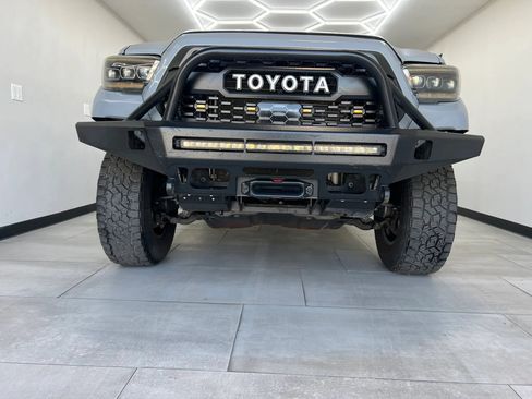 Used 2019 Toyota Tacoma TRD Off-Road AWD/4WD image 7