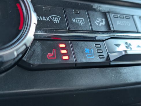 Used 2022 Ford F350 Lariat w/ Lariat Ultimate Package image 4