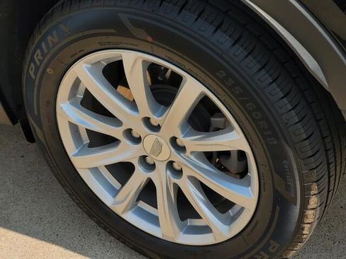 Used 2023 Cadillac XT4 Luxury w/ Cold Weather Package image 7