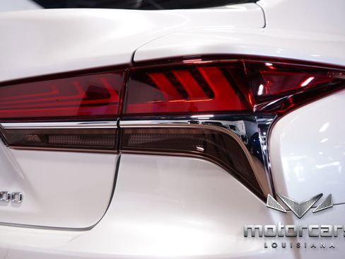 Used 2020 Lexus LS 500 w/ Accessory Package (Z2) image 19