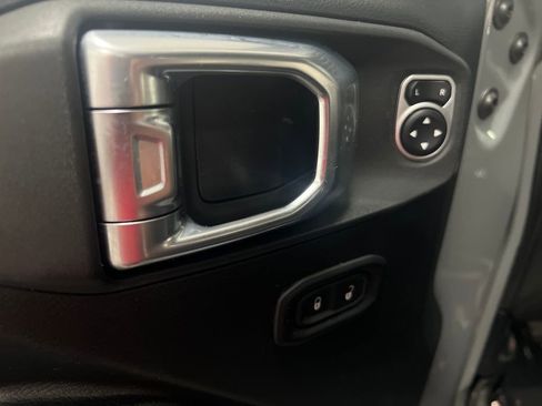Used 2018 Jeep Wrangler Unlimited Sport S AWD/4WD image 13