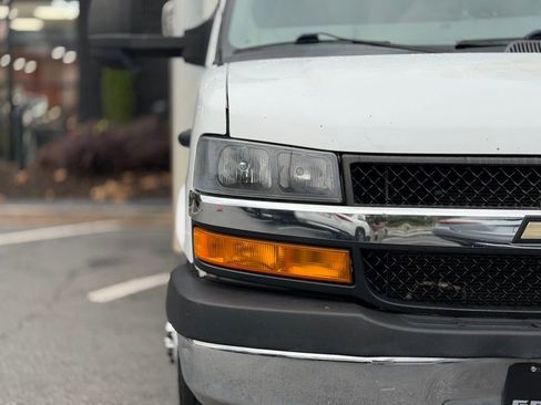 Used 2021 Chevrolet Express 3500 w/ Power Convenience Package RWD image 4