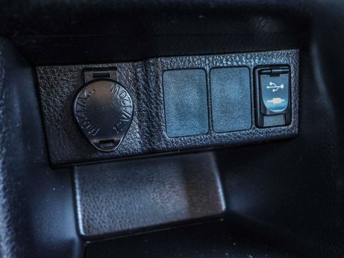 Used 2017 Toyota Corolla LE w/ Carpet Mat Package (TMS) FWD image 11