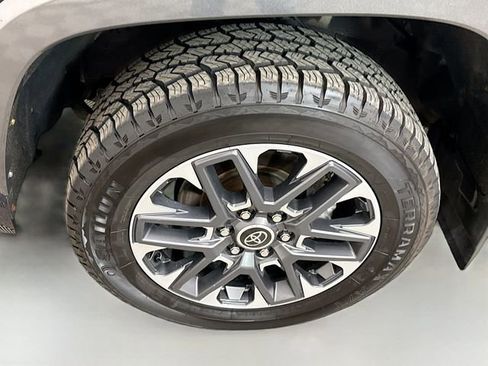 Used 2022 Toyota Tundra Limited image 32