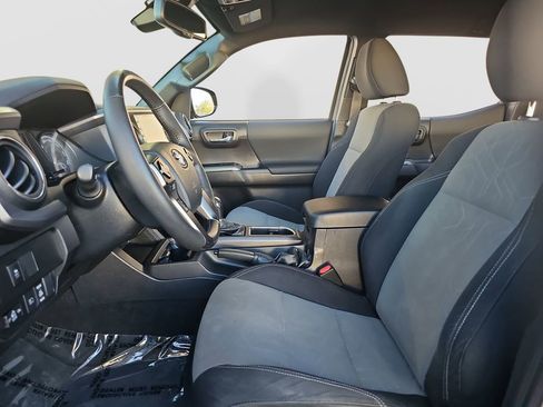 Certified 2023 Toyota Tacoma TRD Off-Road image 16