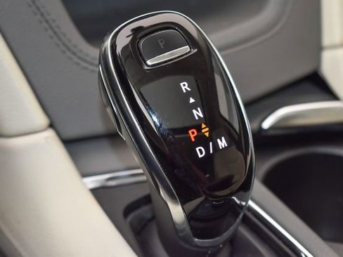 Used 2022 Cadillac XT5 Premium Luxury w/ LPO, Floor Liner Package AWD/4WD image 33