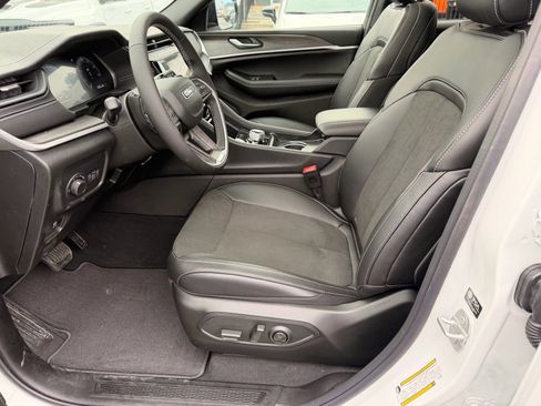 New 2026 Jeep Grand Cherokee Altitude AWD/4WD image 8