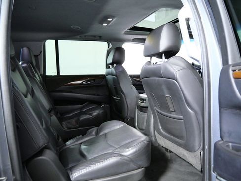 Used 2018 Cadillac Escalade ESV Luxury image 13