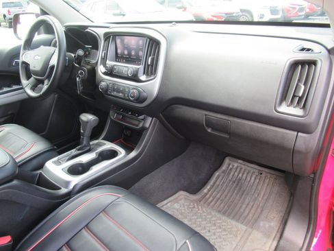 Used 2020 Chevrolet Colorado LT w/ LPO, Premium Interior Package AWD/4WD image 14