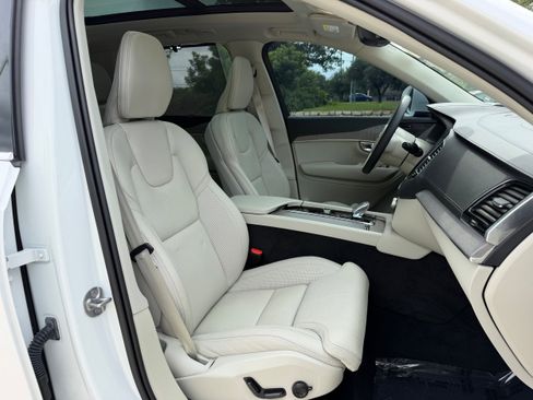 Certified 2025 Volvo XC90 T8 Ultra w/ Protection Package Premier AWD/4WD image 10