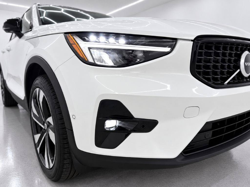 Used 2024 Volvo XC40 B5 Plus w/ Protection Package Premier AWD/4WD image 38
