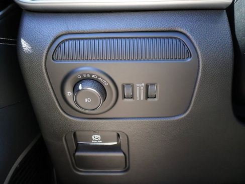 New 2025 Jeep Wagoneer L Series II w/ Premium Group I image 33