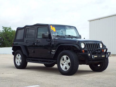 Used 2010 Jeep Wrangler Unlimited Sahara AWD/4WD image 3