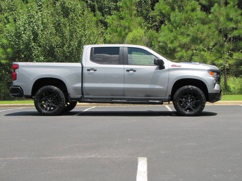 Used 2024 Chevrolet Silverado 1500 Custom Trail Boss AWD/4WD image 4