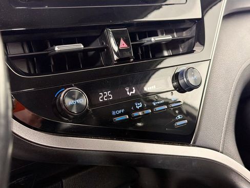 Used 2022 Toyota Camry SE image 15