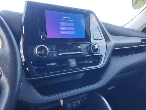 Used 2023 Toyota Highlander LE image 25
