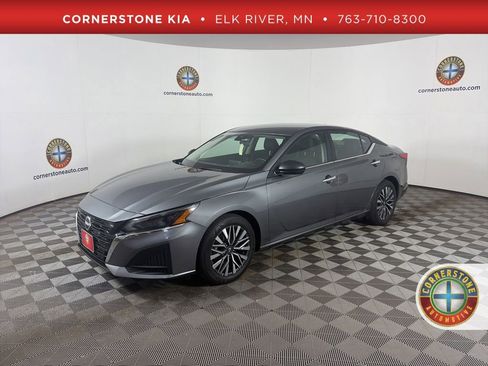 Used 2025 Nissan Altima 2.5 SV FWD image 1