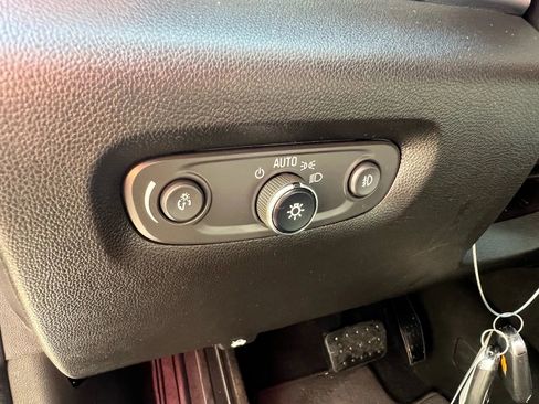 Used 2018 Chevrolet Traverse LT image 27