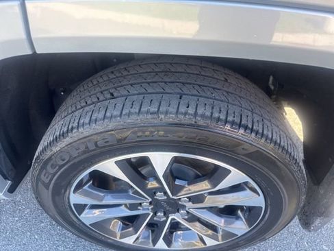 Used 2023 Jeep Grand Cherokee Overland image 11