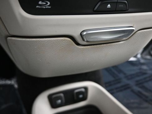 Used 2018 Chrysler Pacifica Touring-L Plus w/ Tire & Wheel Group image 41