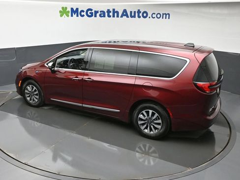 Used 2023 Chrysler Pacifica Limited FWD image 20