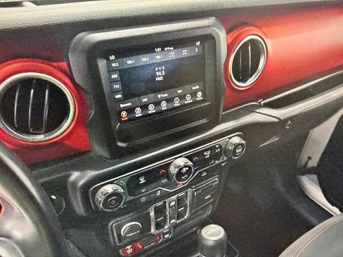 Used 2020 Jeep Gladiator Rubicon w/ Trailer Tow Package AWD/4WD image 10