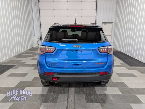 Used 2025 Jeep Compass Trailhawk AWD/4WD image 3
