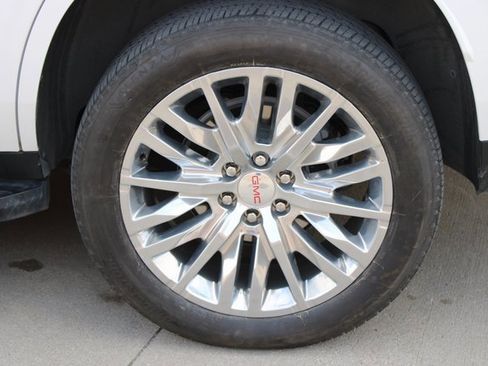 Used 2023 GMC Yukon SLT w/ SLT Premium Package image 30