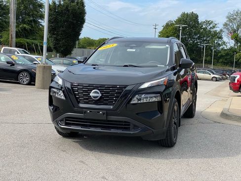 Used 2023 Nissan Rogue SV w/ SV Premium B Package FWD image 3