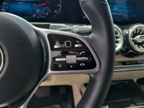 Used 2021 Mercedes-Benz GLB 250 image 27