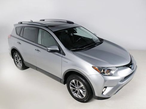 Used 2017 Toyota RAV4 XLE w/ All Weather Liner Package AWD/4WD image 4