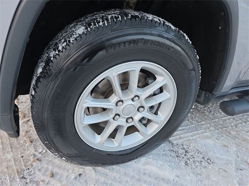 Used 2018 Jeep Grand Cherokee Laredo image 10