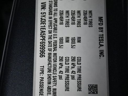 Used 2023 Tesla Model 3 Standard Range image 9