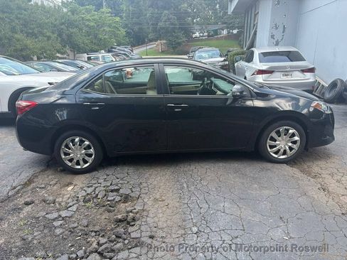 Used 2018 Toyota Corolla LE FWD image 8