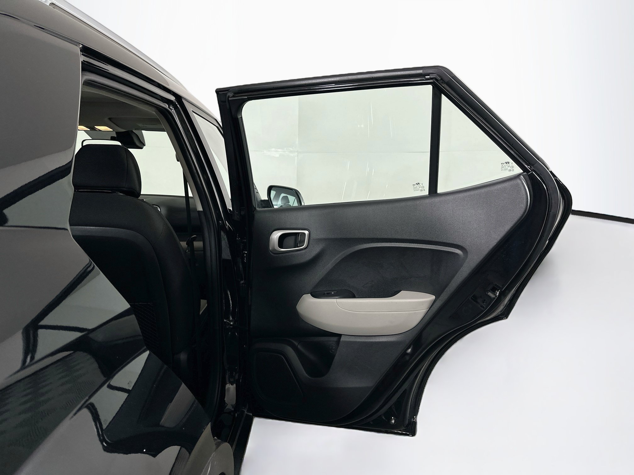 Used 2025 Hyundai Venue SEL FWD image 29